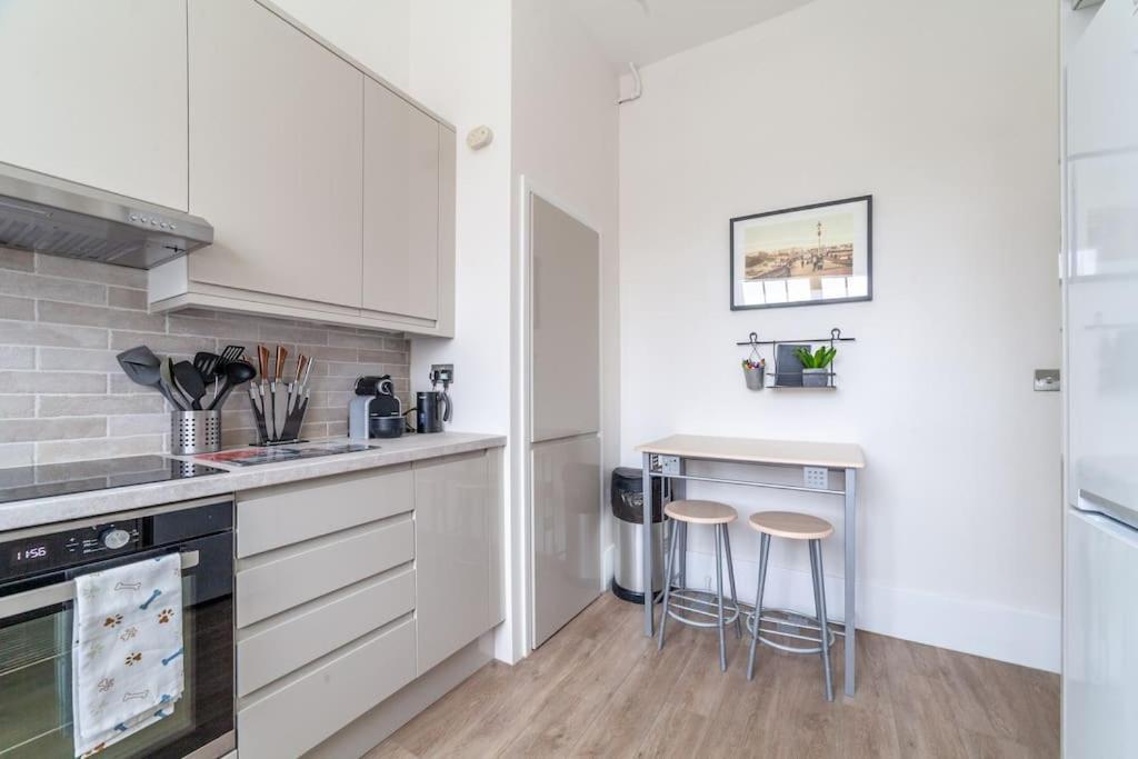 Spacious & Central 3-Bed Flat By Popular Waterloo! ลอนดอน ภายนอก รูปภาพ