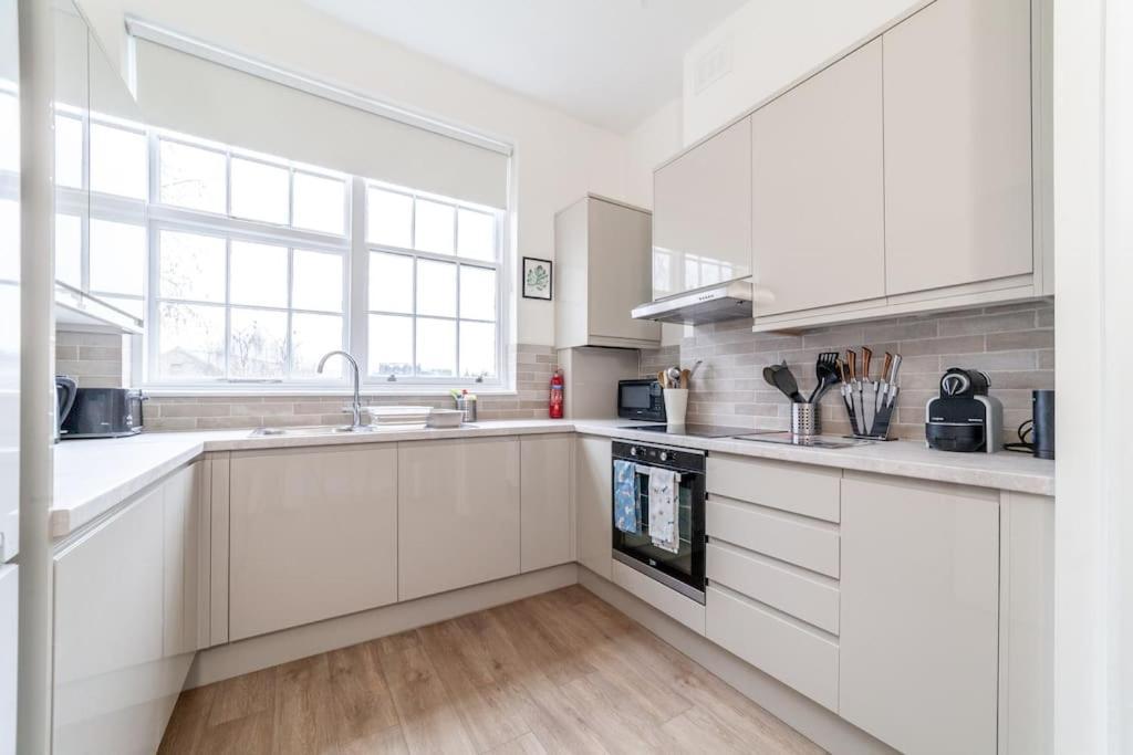 Spacious & Central 3-Bed Flat By Popular Waterloo! ลอนดอน ภายนอก รูปภาพ
