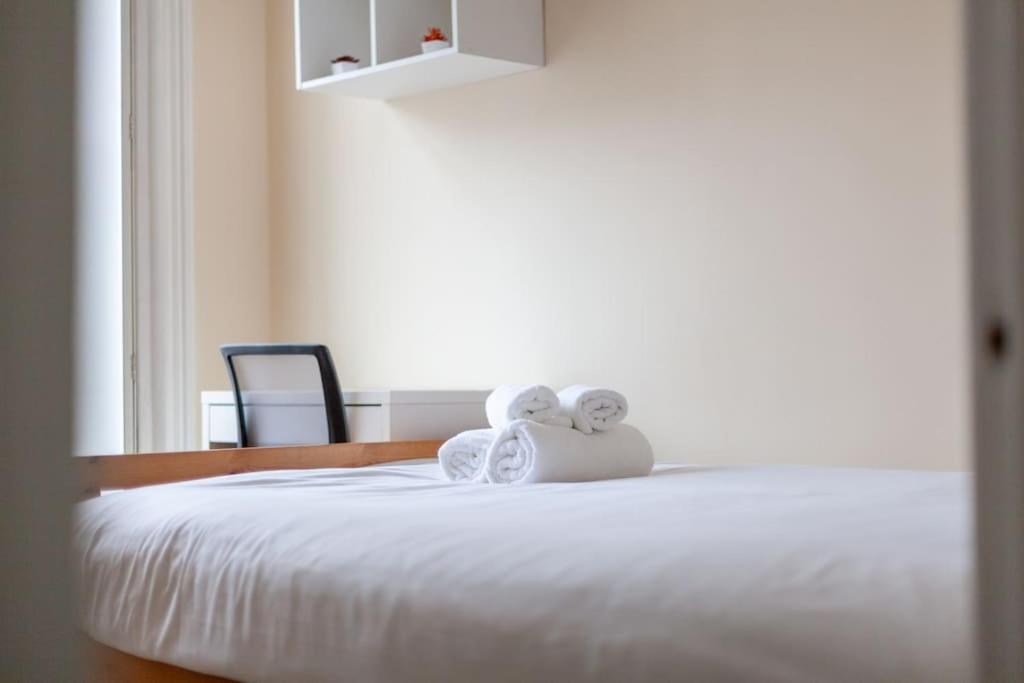Spacious & Central 3-Bed Flat By Popular Waterloo! ลอนดอน ภายนอก รูปภาพ